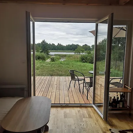 Dom Nad Jeziorem Z Prywatnym Pomostem I Linią Brzegową *