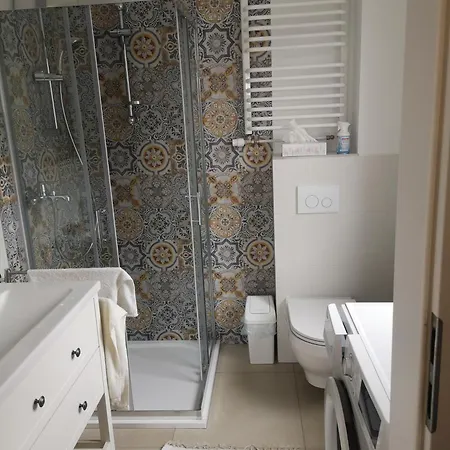 Dom Nad Jeziorem Z Prywatnym Pomostem I Linią Brzegową